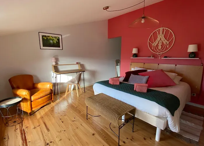 Les Des 3 Chouettes Bed & Breakfast